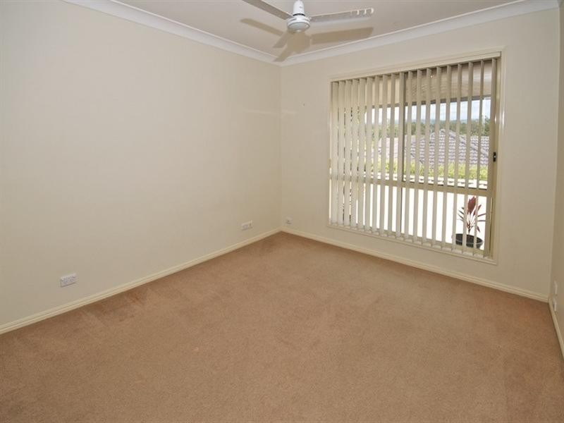 70 Tee Trees Boulevard, Arundel QLD 4214