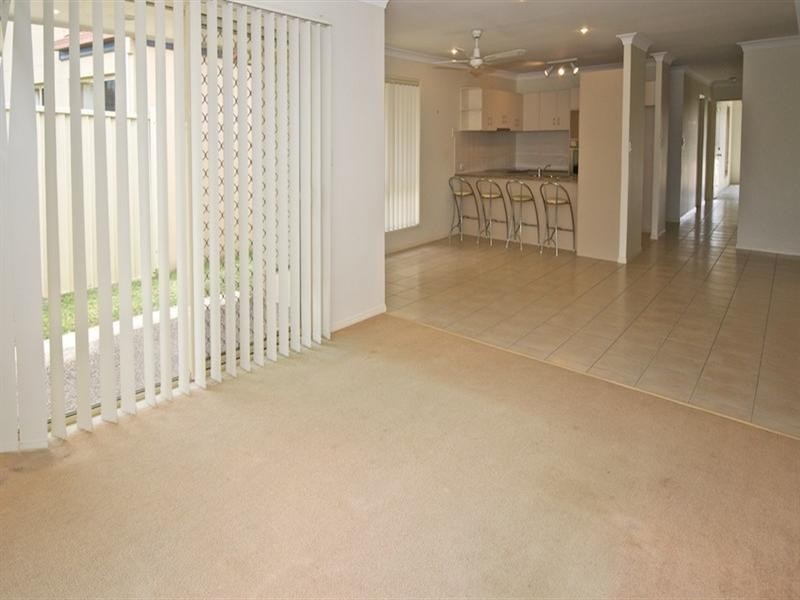 70 Tee Trees Boulevard, Arundel QLD 4214