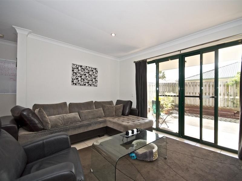 4 Harrow Place, Arundel QLD 4214