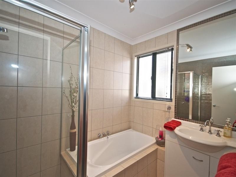 4 Harrow Place, Arundel QLD 4214