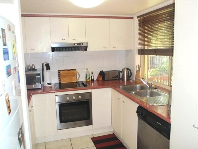 2/113 Arundel Drive, Arundel QLD 4214