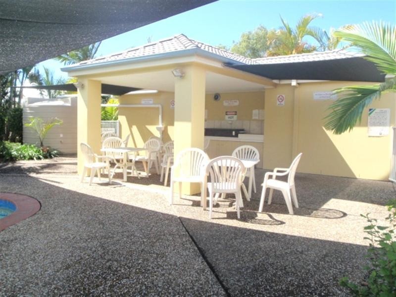 2/113 Arundel Drive, Arundel QLD 4214