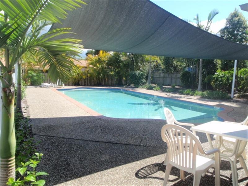 2/113 Arundel Drive, Arundel QLD 4214