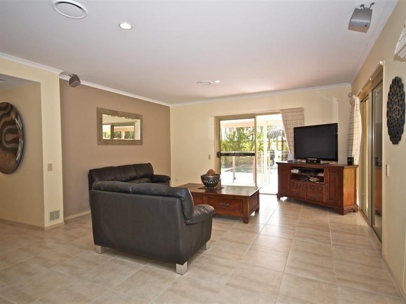 25 Hazel Court, Arundel QLD 4214