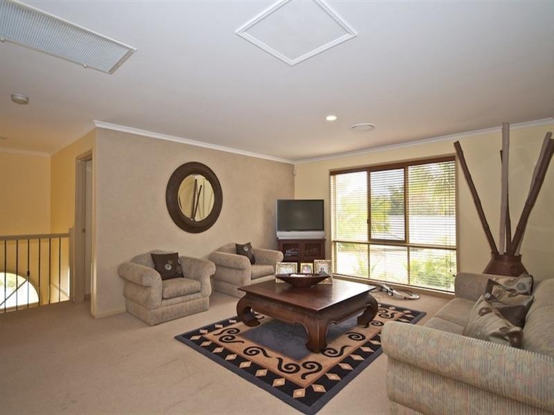 25 Hazel Court, Arundel QLD 4214