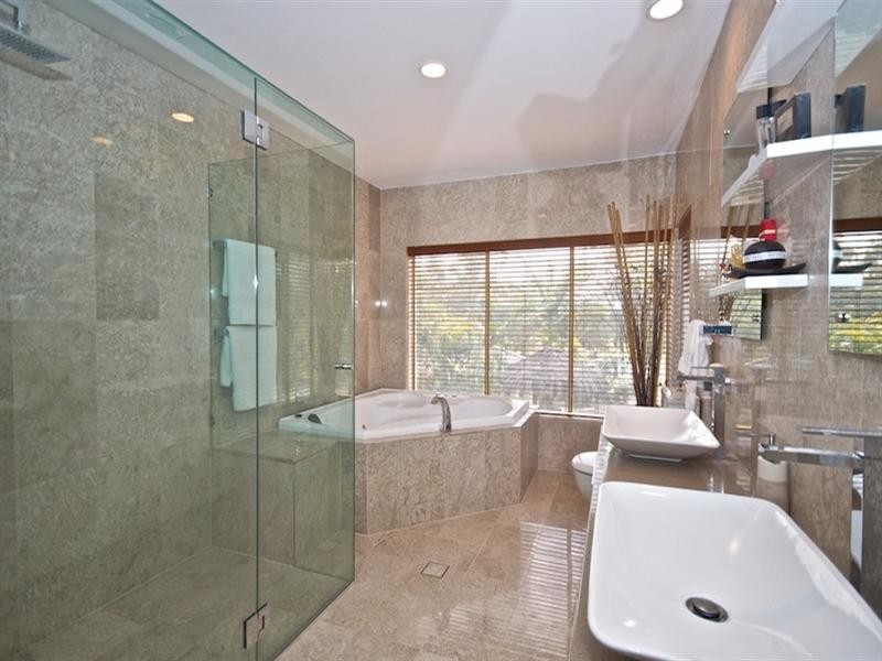 25 Hazel Court, Arundel QLD 4214