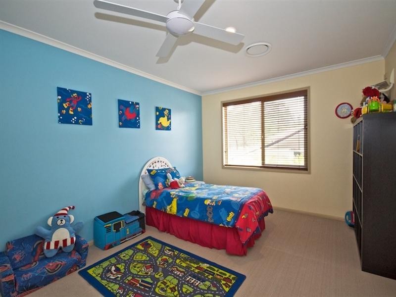 25 Hazel Court, Arundel QLD 4214