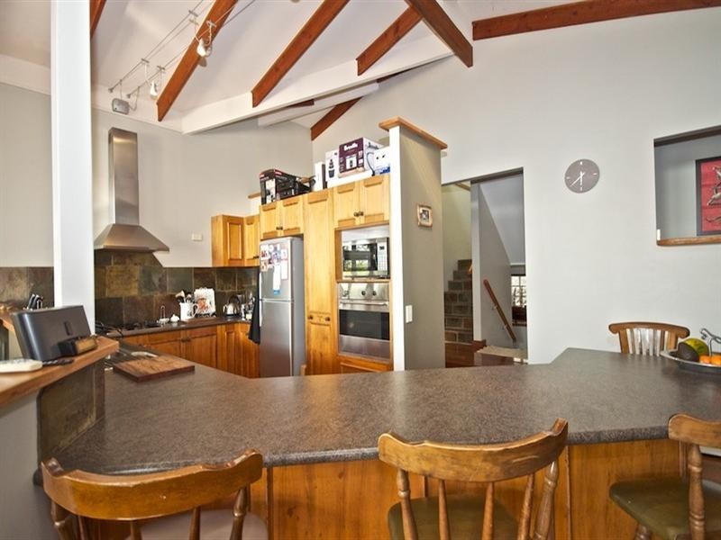 16 Avon Court, Pacific Pines QLD 4211