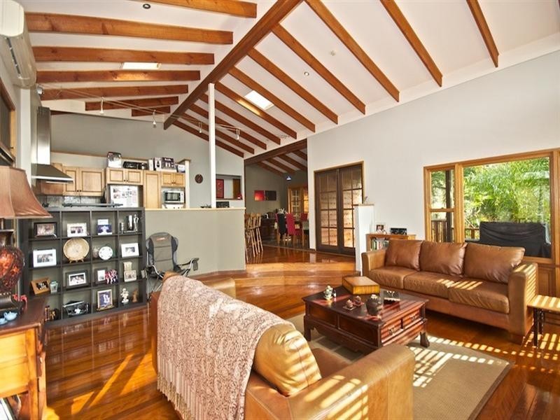 16 Avon Court, Pacific Pines QLD 4211