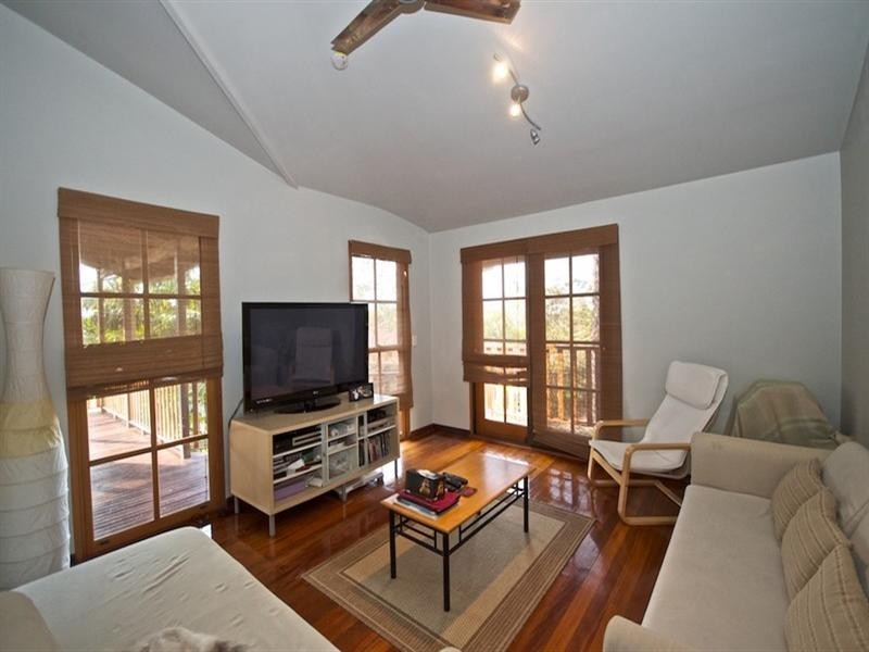 16 Avon Court, Pacific Pines QLD 4211