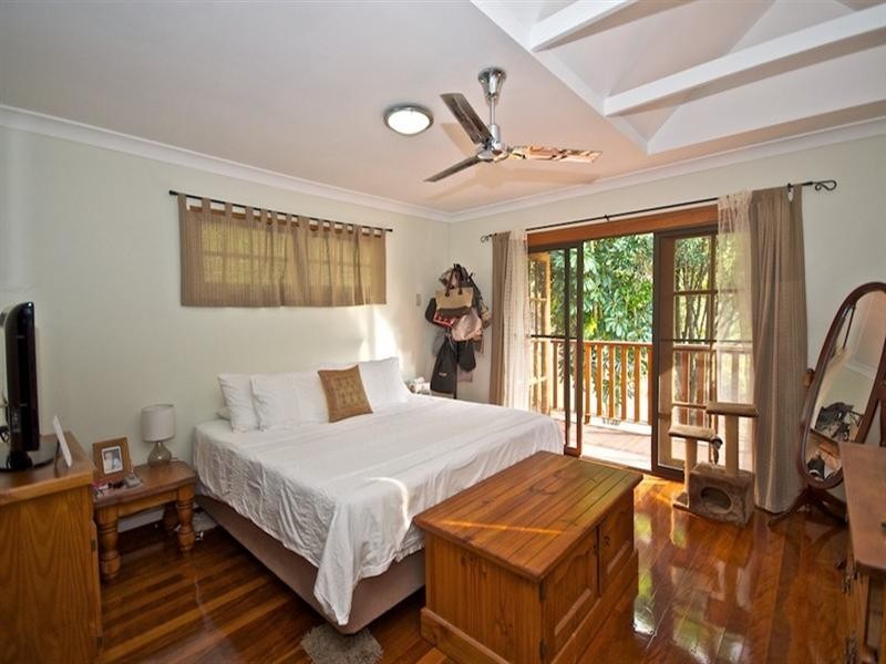 16 Avon Court, Pacific Pines QLD 4211