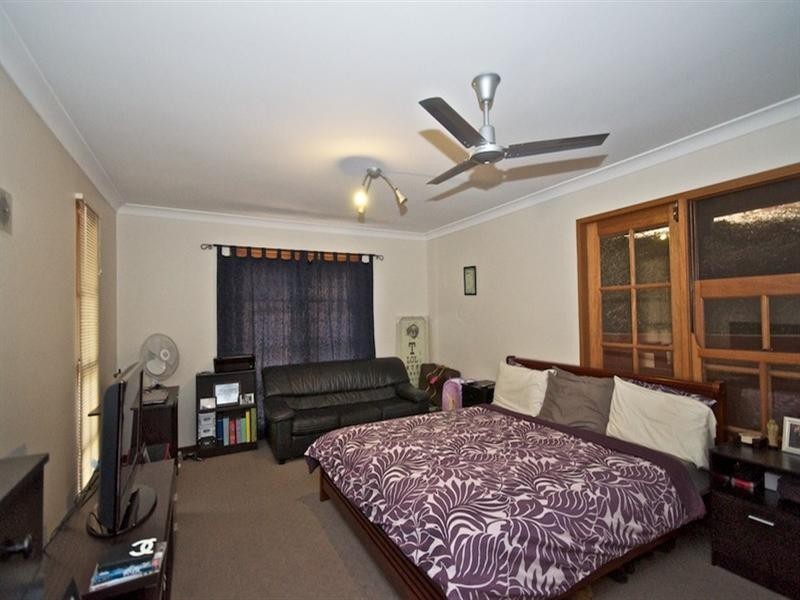 16 Avon Court, Pacific Pines QLD 4211