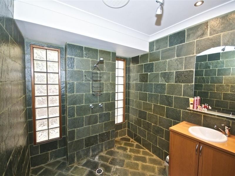 16 Avon Court, Pacific Pines QLD 4211