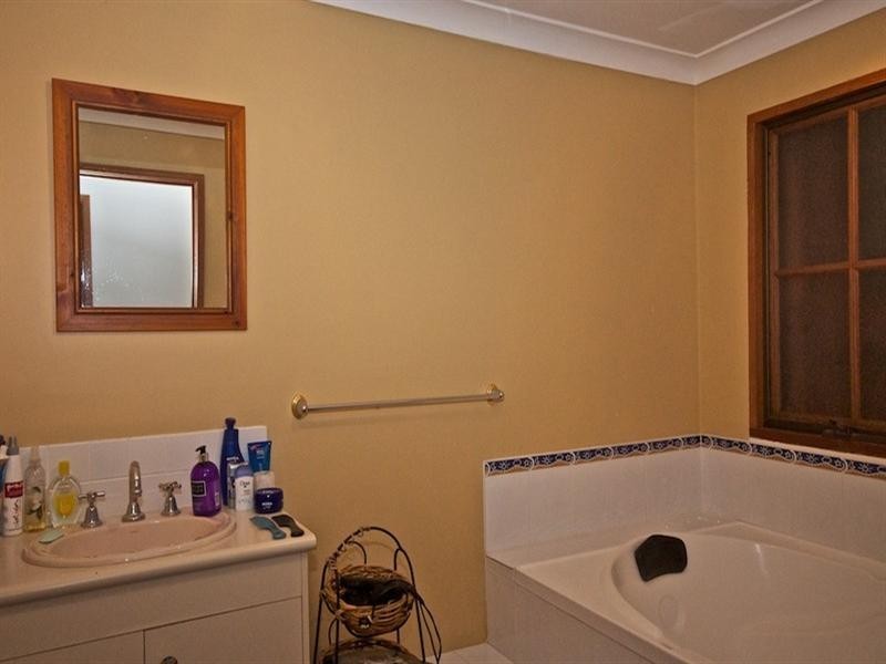 16 Avon Court, Pacific Pines QLD 4211