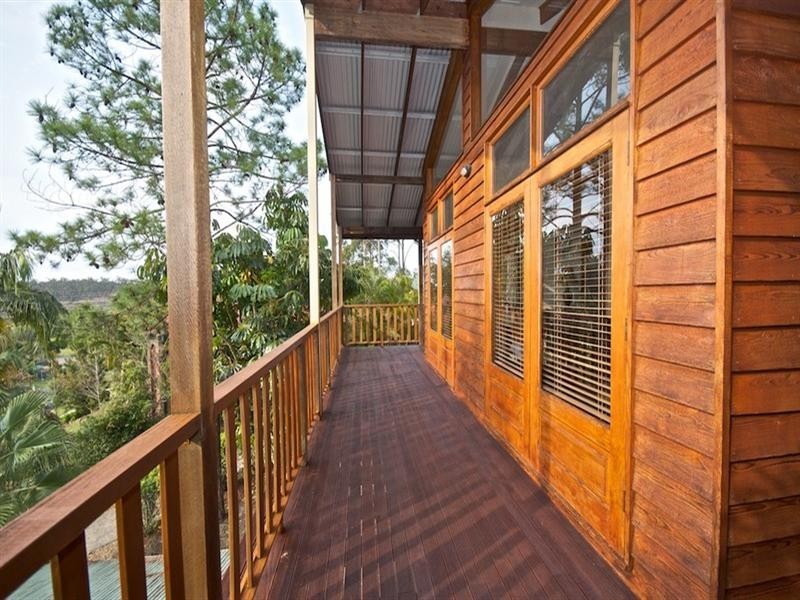 16 Avon Court, Pacific Pines QLD 4211