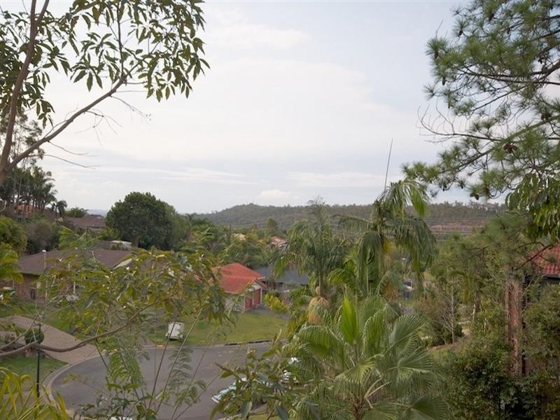 16 Avon Court, Pacific Pines QLD 4211