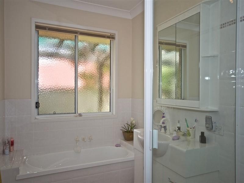 27 Christina Ryan Way, Arundel QLD 4214
