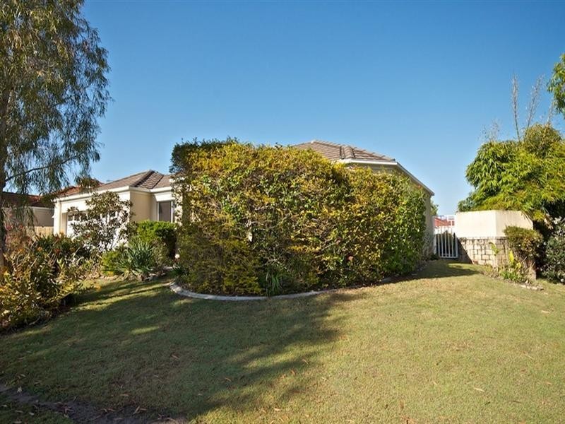 27 Christina Ryan Way, Arundel QLD 4214
