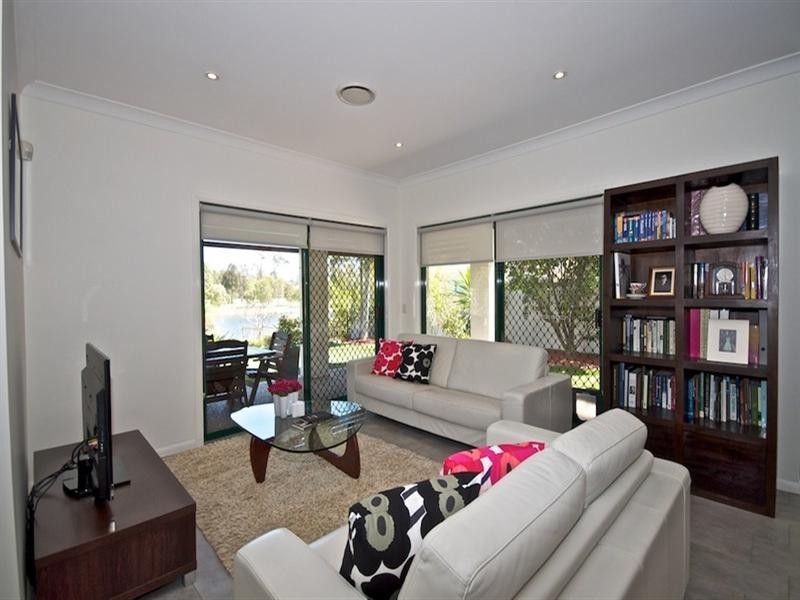 10 Steyning Court, Arundel QLD 4214