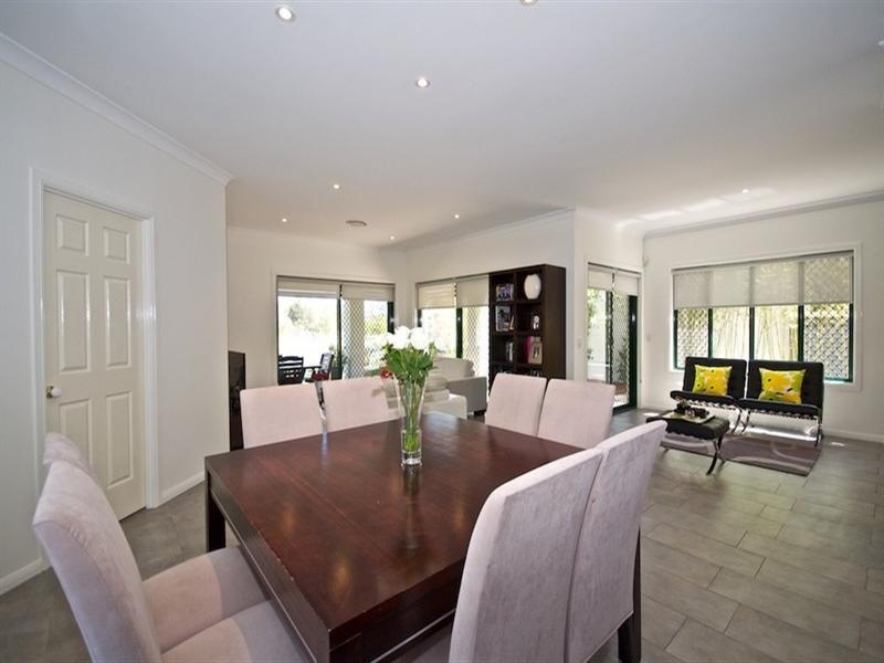 10 Steyning Court, Arundel QLD 4214