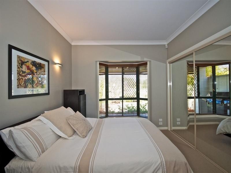 10 Steyning Court, Arundel QLD 4214