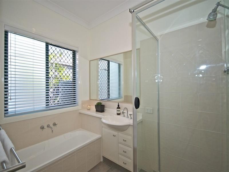 10 Steyning Court, Arundel QLD 4214