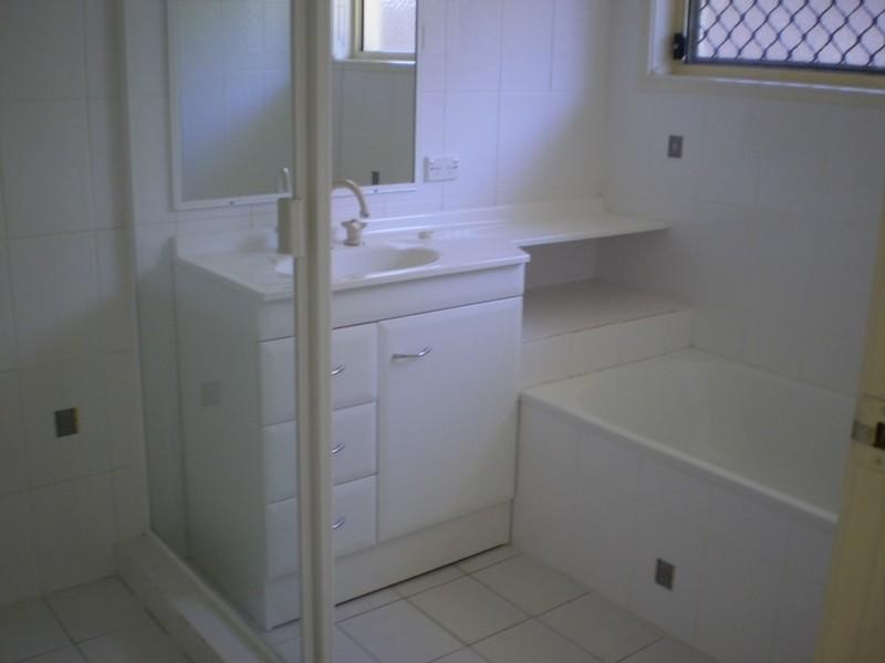 2/4 Joshua Close, Arundel QLD 4214