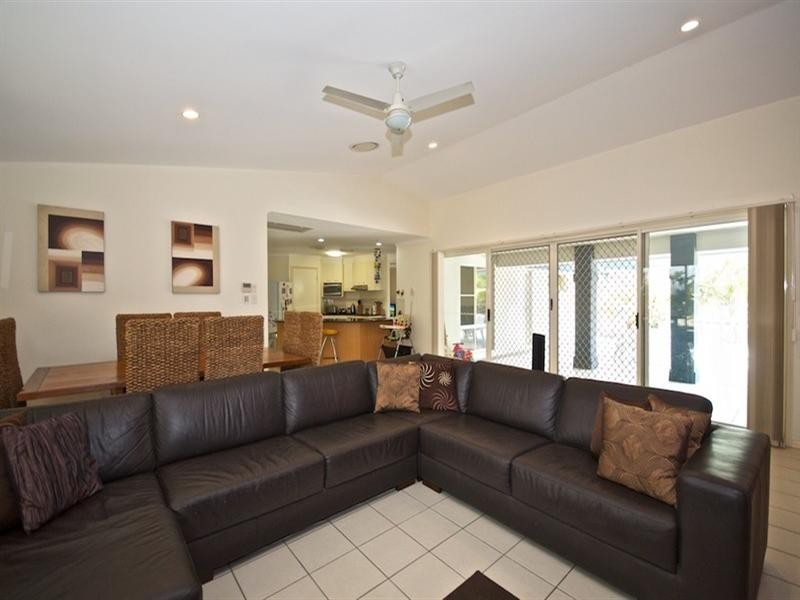 3 Worthing Court, Arundel QLD 4214