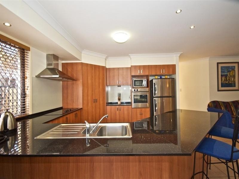 72 Arun Drive, Arundel QLD 4214