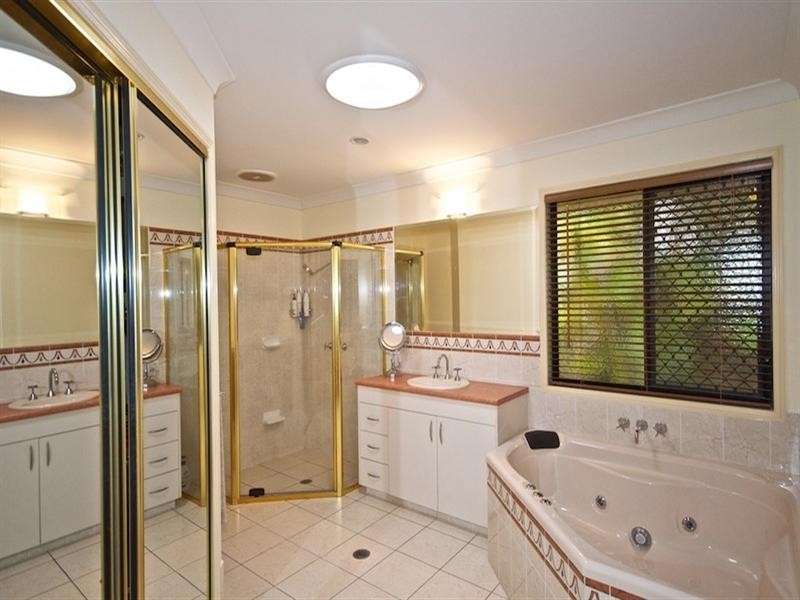 72 Arun Drive, Arundel QLD 4214