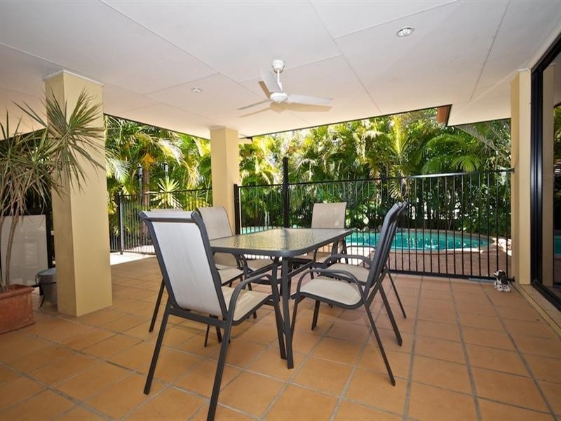 72 Arun Drive, Arundel QLD 4214