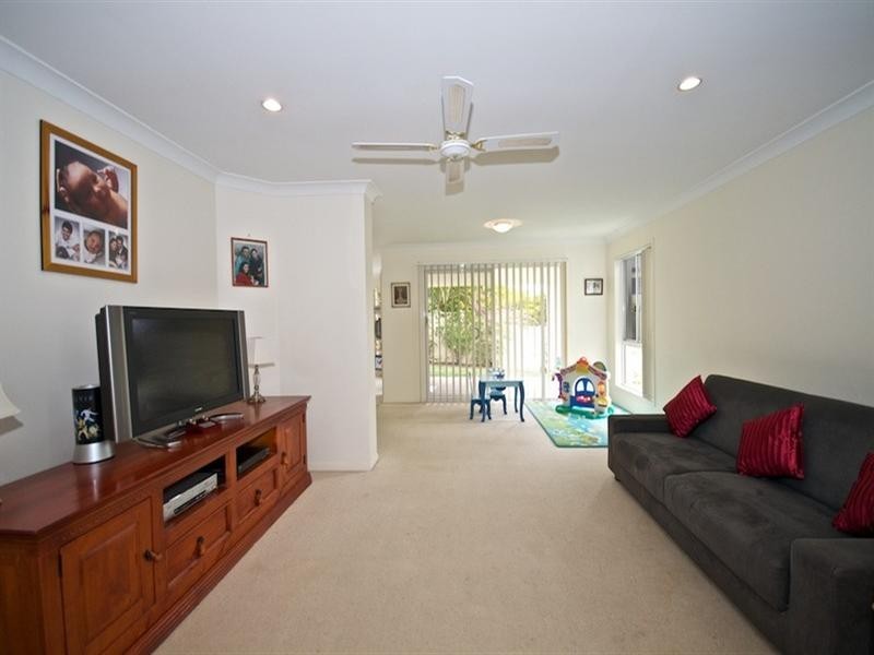 12 Respall Way, Arundel QLD 4214