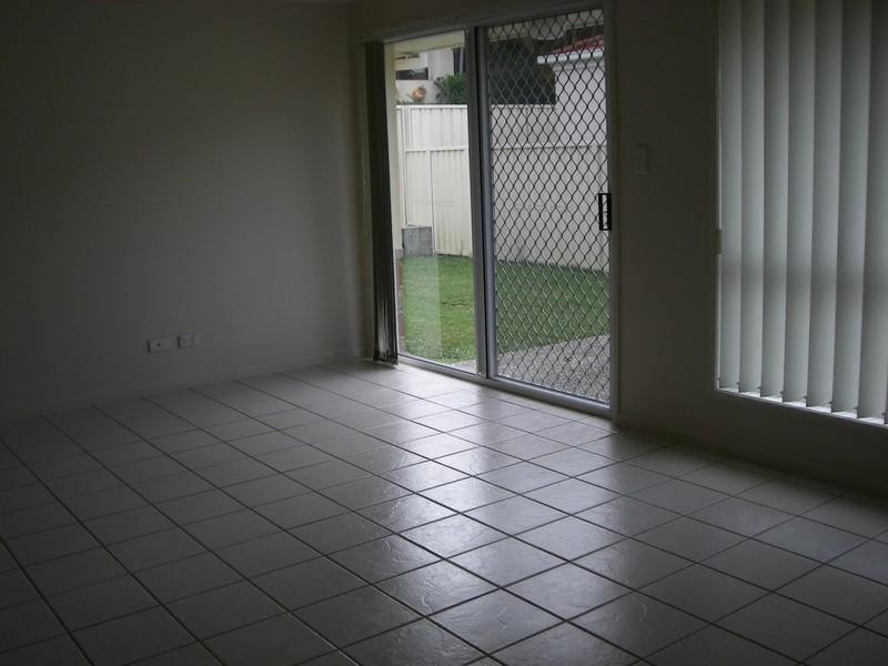 8 Leighanne Crescent, Arundel QLD 4214