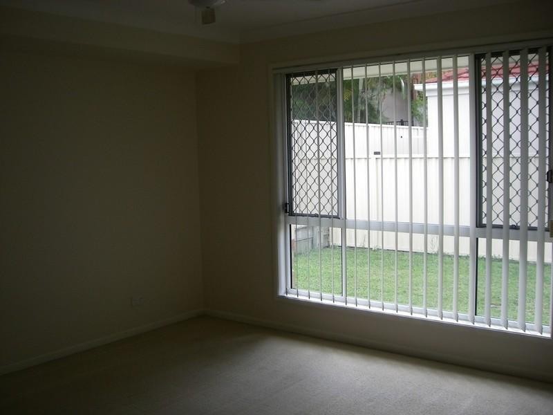 8 Leighanne Crescent, Arundel QLD 4214