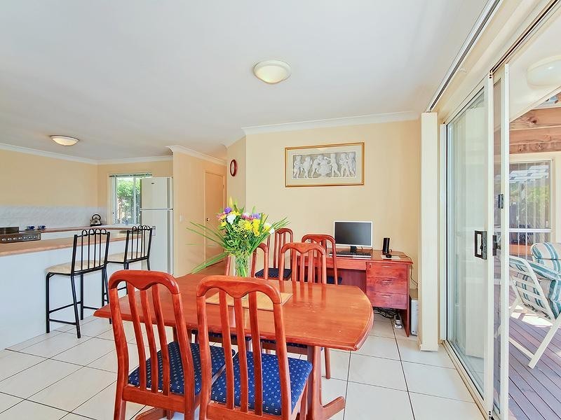 2/90 Greenacre Drive, Parkwood QLD 4214