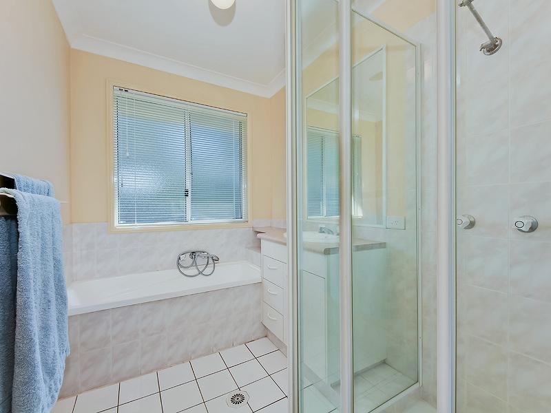 2/90 Greenacre Drive, Parkwood QLD 4214