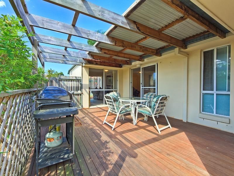 2/90 Greenacre Drive, Parkwood QLD 4214