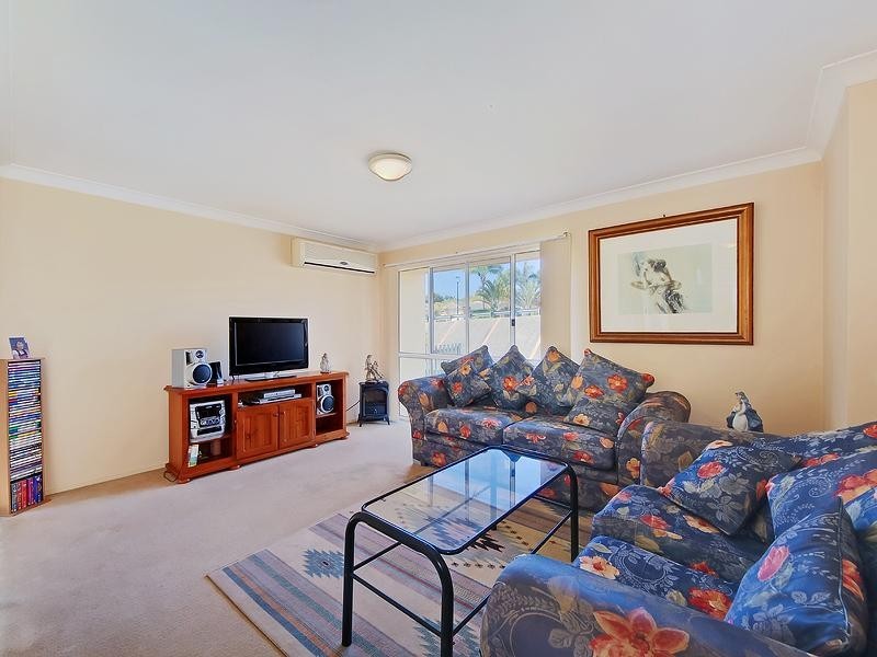 2/90 Greenacre Drive, Parkwood QLD 4214