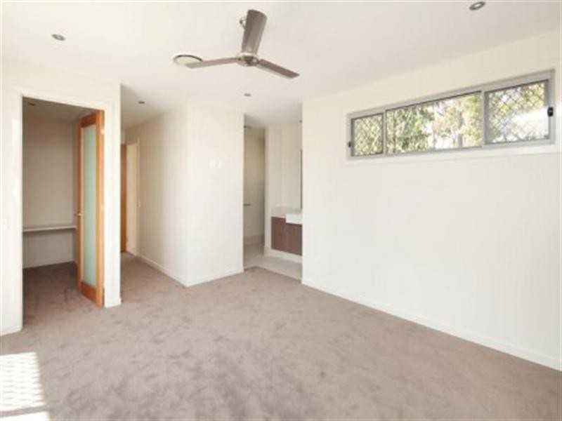 1/51 Canada Place, Arundel QLD 4214