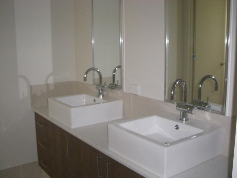 2/51 Canada Place, Arundel QLD 4214