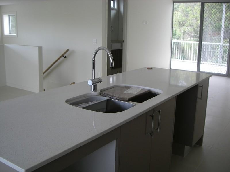 2/51 Canada Place, Arundel QLD 4214