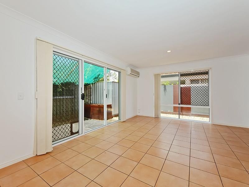 4 Oxbridge Chase, Arundel QLD 4214