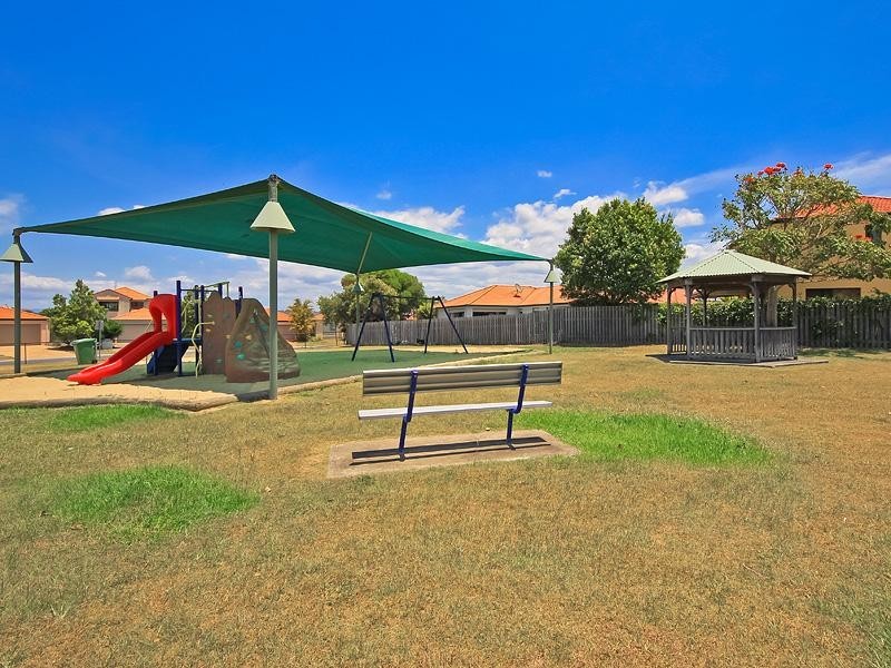 4 Oxbridge Chase, Arundel QLD 4214