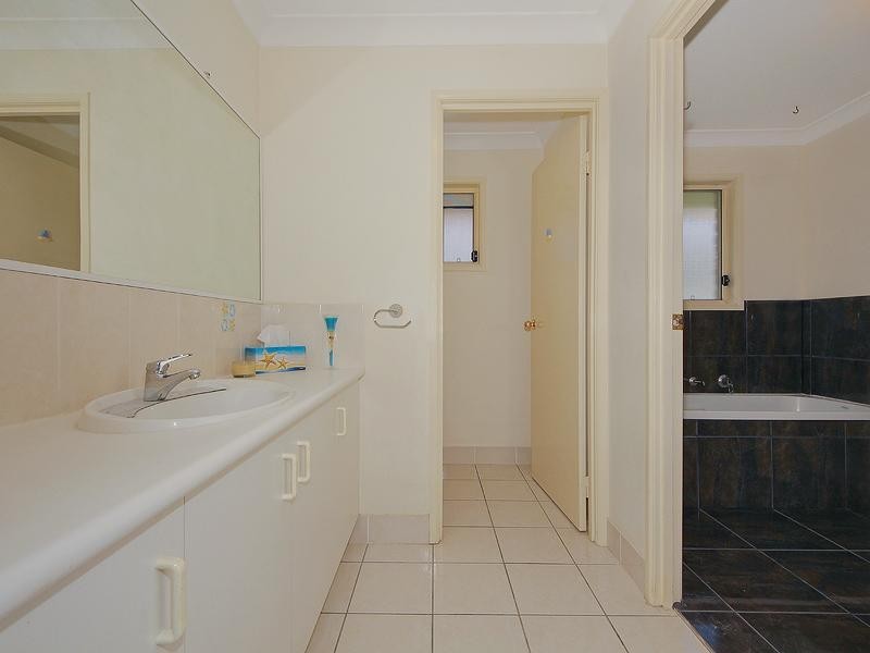 4 Woodstock Court, Parkwood QLD 4214