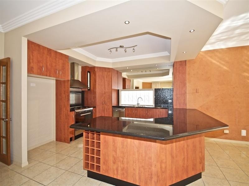 92 Arun Drive, Arundel QLD 4214