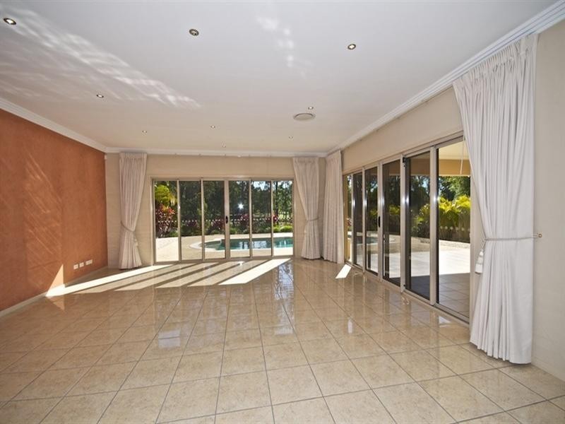 92 Arun Drive, Arundel QLD 4214