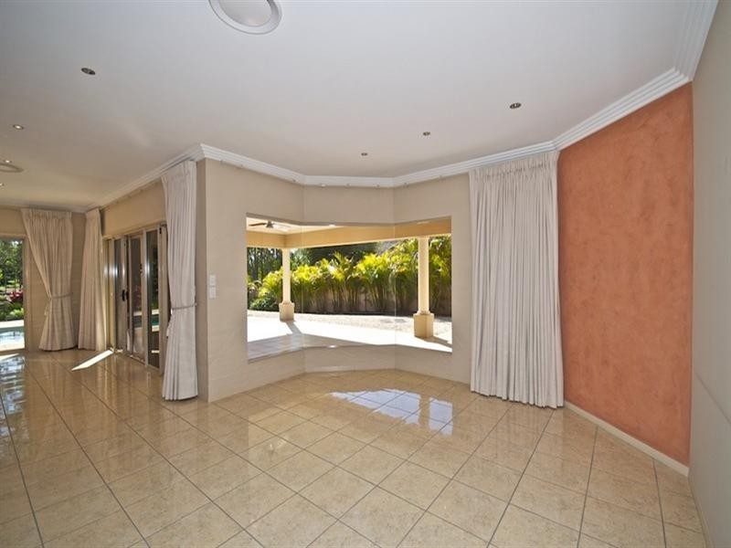 92 Arun Drive, Arundel QLD 4214