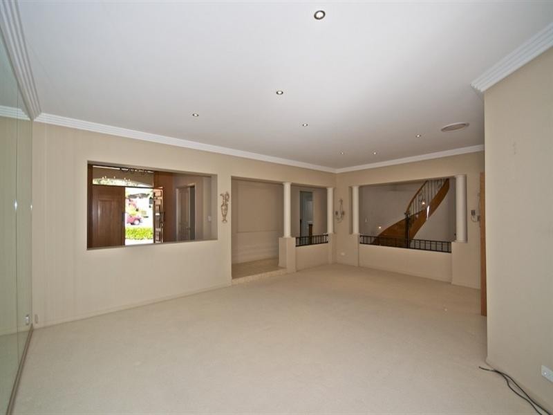 92 Arun Drive, Arundel QLD 4214