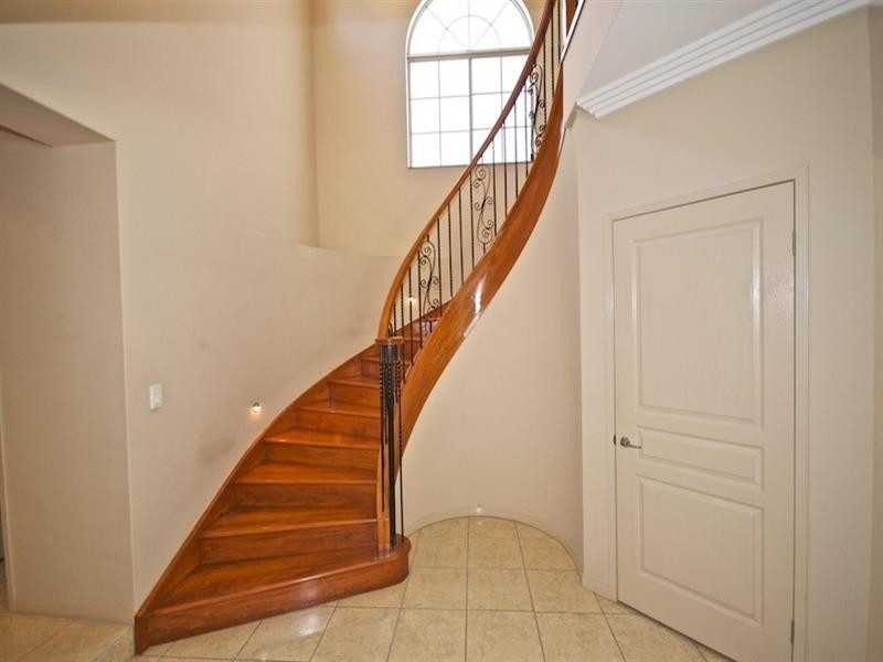 92 Arun Drive, Arundel QLD 4214