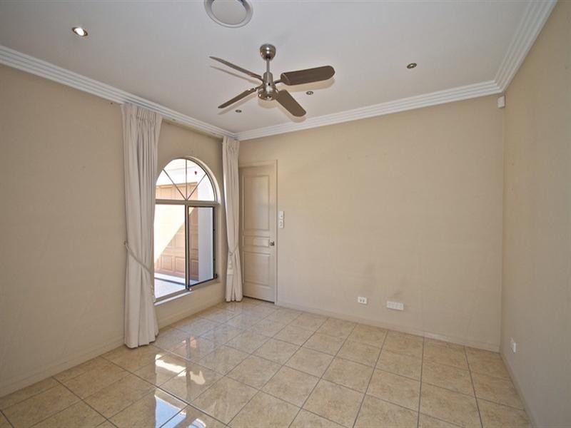 92 Arun Drive, Arundel QLD 4214